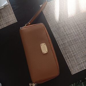 Michael Kors CONTINENTAL Leather Wallet
